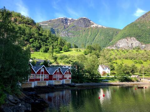 Fretheim Fjordhytter. Flåm - Boat with motor incl