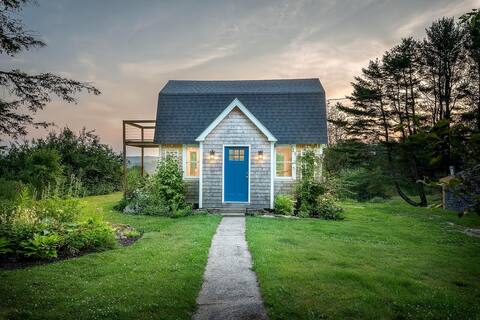 Cozy Lakeside Getaway | Seven Tree Cottage