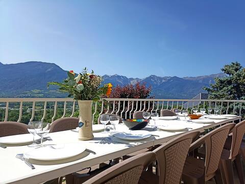 8 rooms, 2 terraces, garden, view, nearby lake