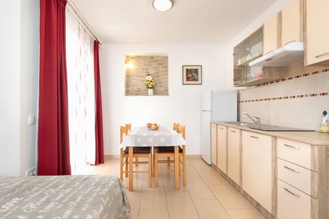 APARTMENT MATEO