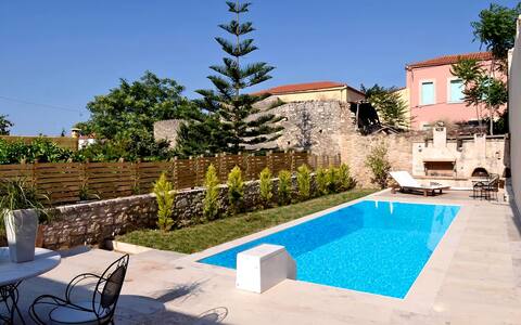 Classy Villa, 3 BD, 2 BA, private pool, cozy