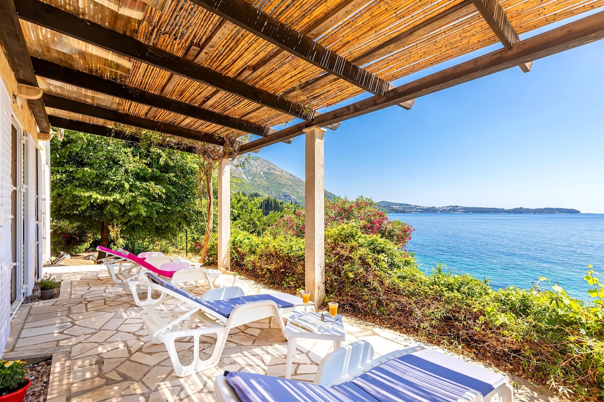 UNIQUE Secluded House on the sea