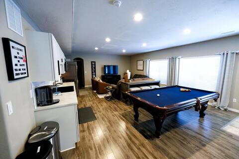 Hot Tub | Pool Table | Mtn. Views - Highland Haven
