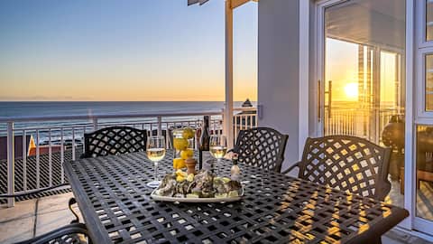 The Pearl - Seaside villa overlooking ocean