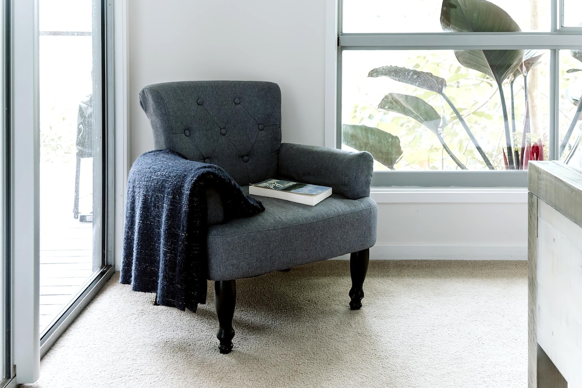 Popular Airbnb listing: Kookaburra - Private 2 Bedroom, 2 Bathroom Cottage in Sunshine Coast Regional