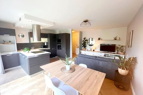 Near Paris, Free parking, 6p