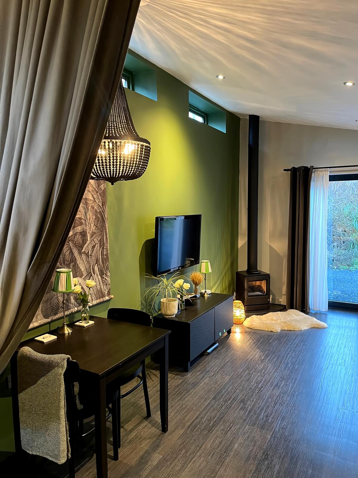 Top Airbnb: Stylish Self Contained Studio Apartment Nr Warwick in Warwick