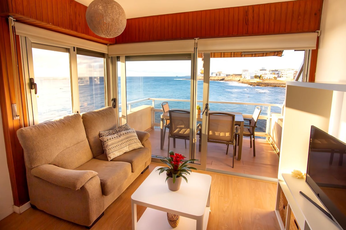 Annonce Airbnb populaire: A house that "flies" over the sea à Telde