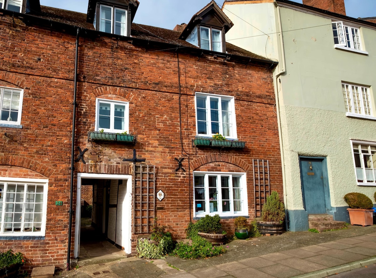 Top Airbnb: Delightful 2 bed town house in historic Ludlow. in Ludlow