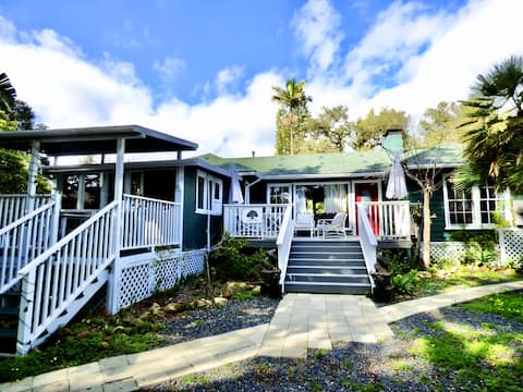 Under the Oaks - Spa, Fire-pit, 10 min to beach