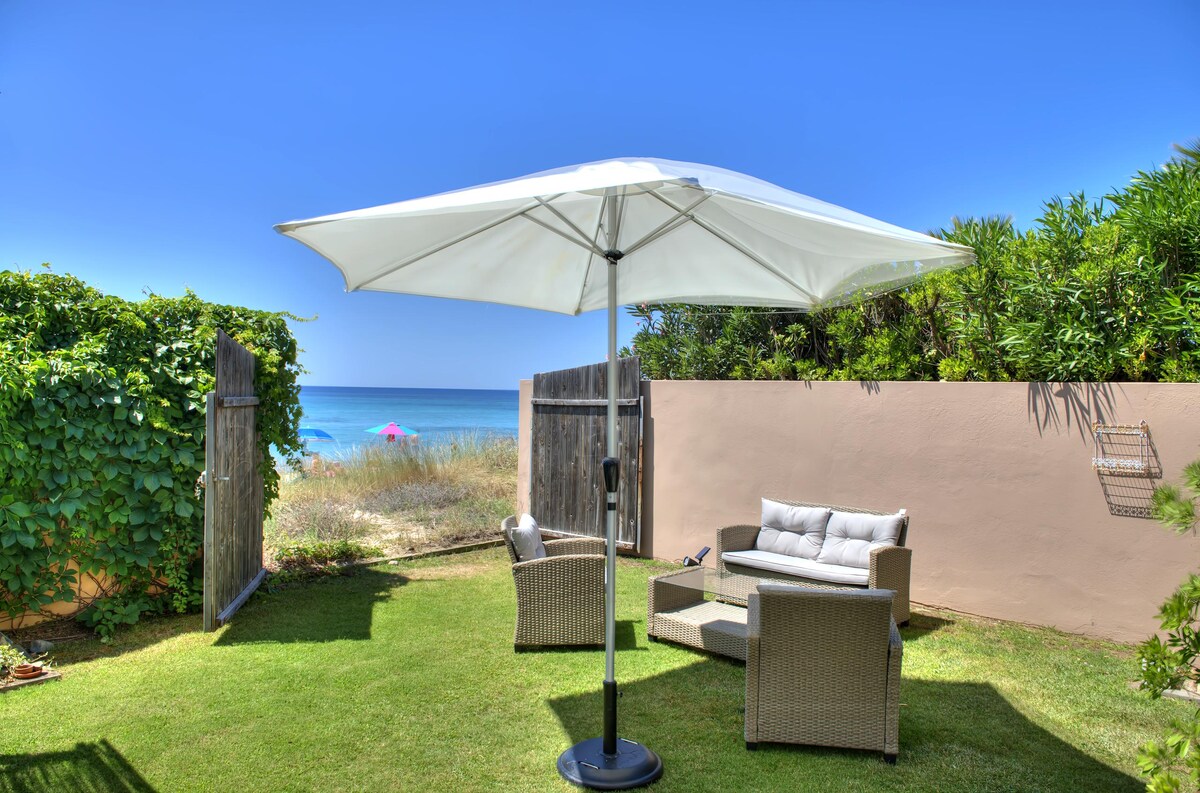Annonce Airbnb populaire: Seafront villa, code IUN P1531 à Quartu Sant'elena