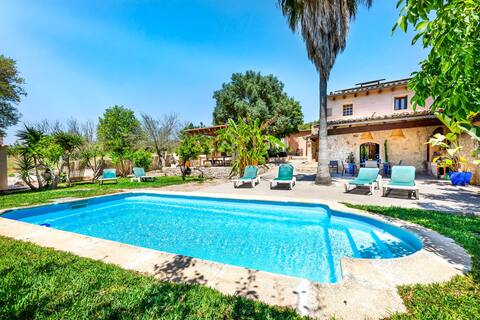 Can Miro: Rustic finca with pool in quiet area