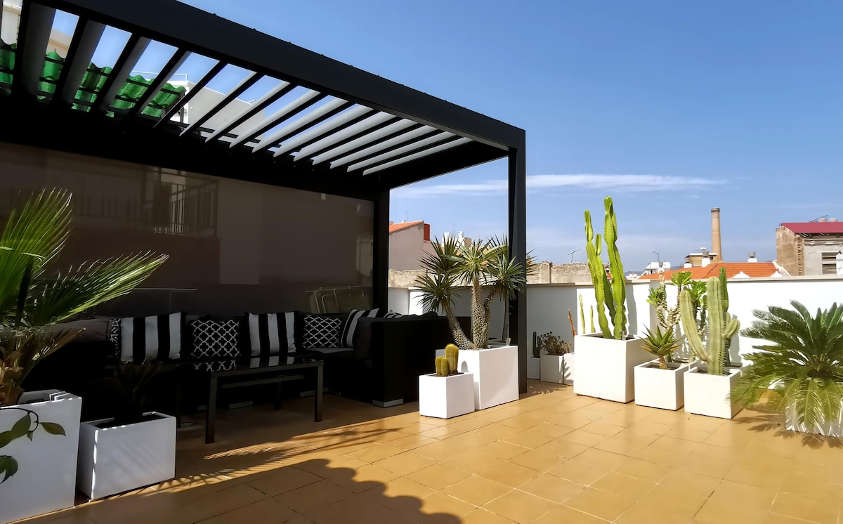 Top Airbnb: Stylish, spacious, central + private roof terrace in La Goleta