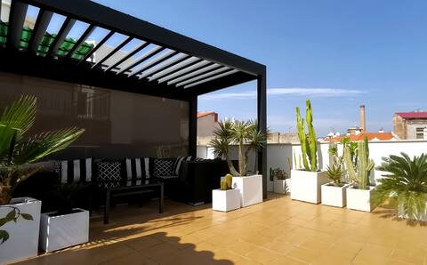 Top Airbnb: Stylish, spacious, central + private roof terrace in La Goleta