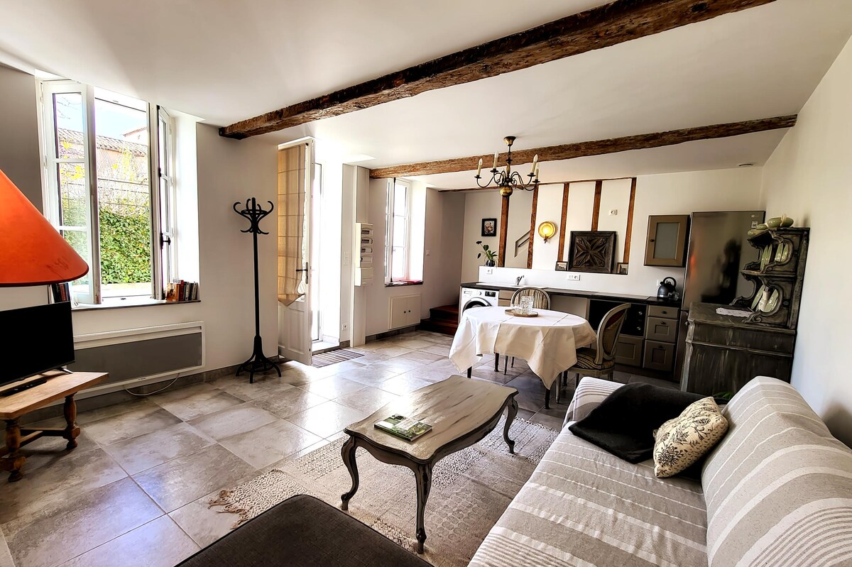 Successful Airbnb property: The Secret Gardens in Carcassonne