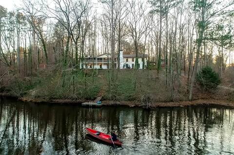 Huge Private Lakeside Retreat - (Hickory Lodge)