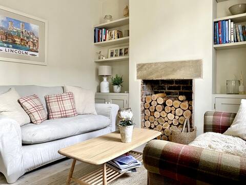 Popular Airbnb listing: 10 Mill Road - Cathedral Quarter with parking in Burton