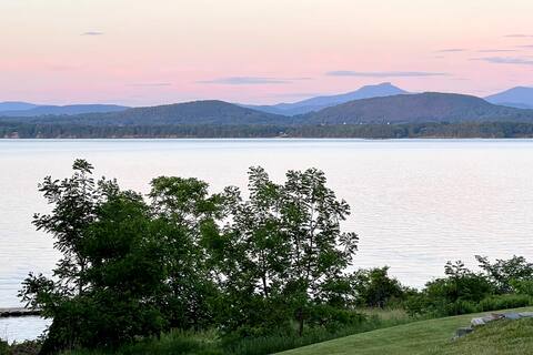 Essex Lakeshore Bungalow (Lake Champlain)