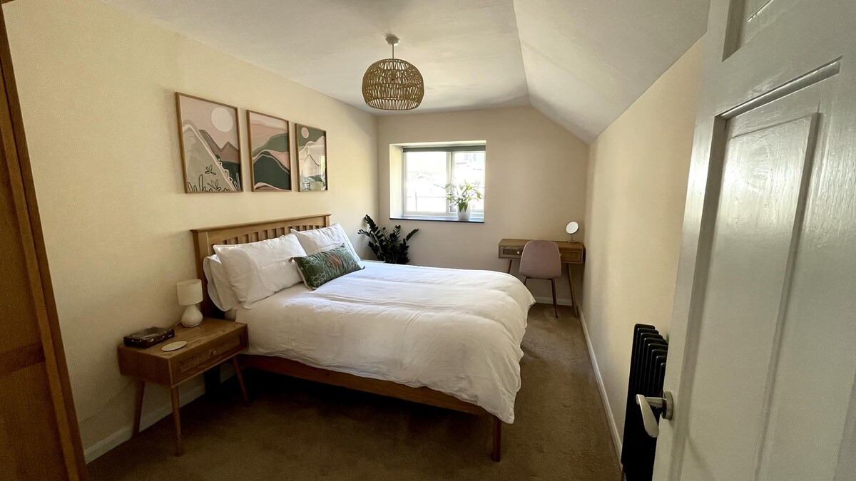 Top Airbnb: Cosy Modern Flat in Central Buxton | Peak District in King Sterndale