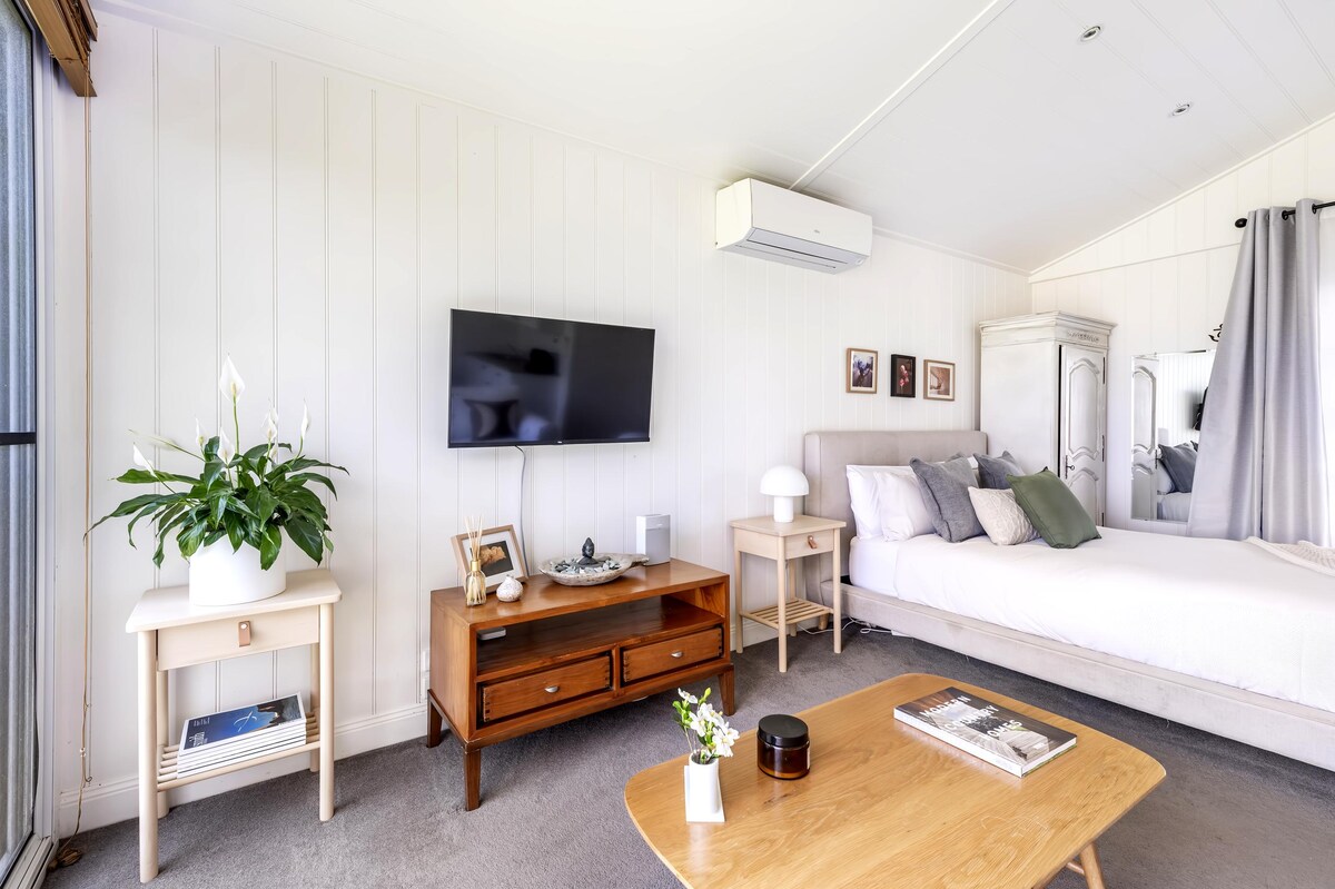 Leistungsstarkes Airbnb: Sweeping Rural Views Over Lush Green Hills in Bangalow