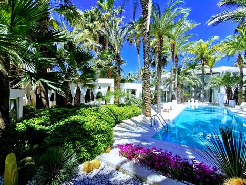 White Extreme House