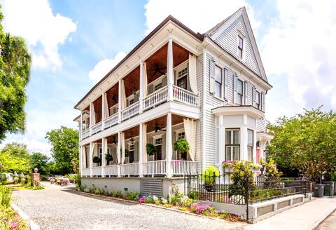 THE INNS - 10 BR Downtown Home - Amazing Location!