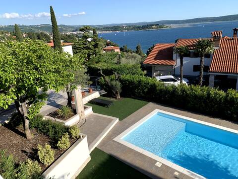 Spacious sea view Terrace apartment