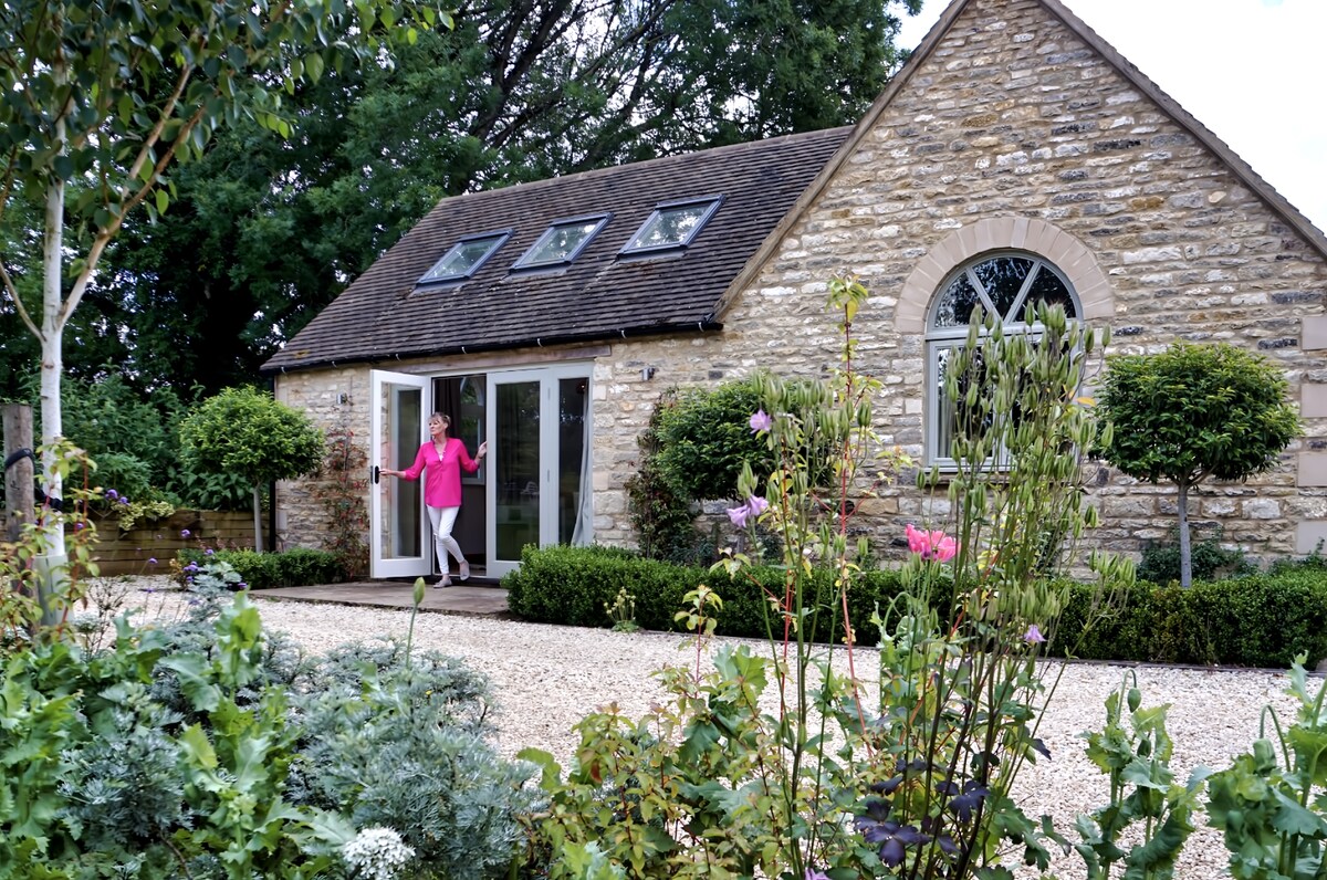 Popular Airbnb listing: Secluded Cottage in the Oxfordshire Countryside in Oxfordshire
