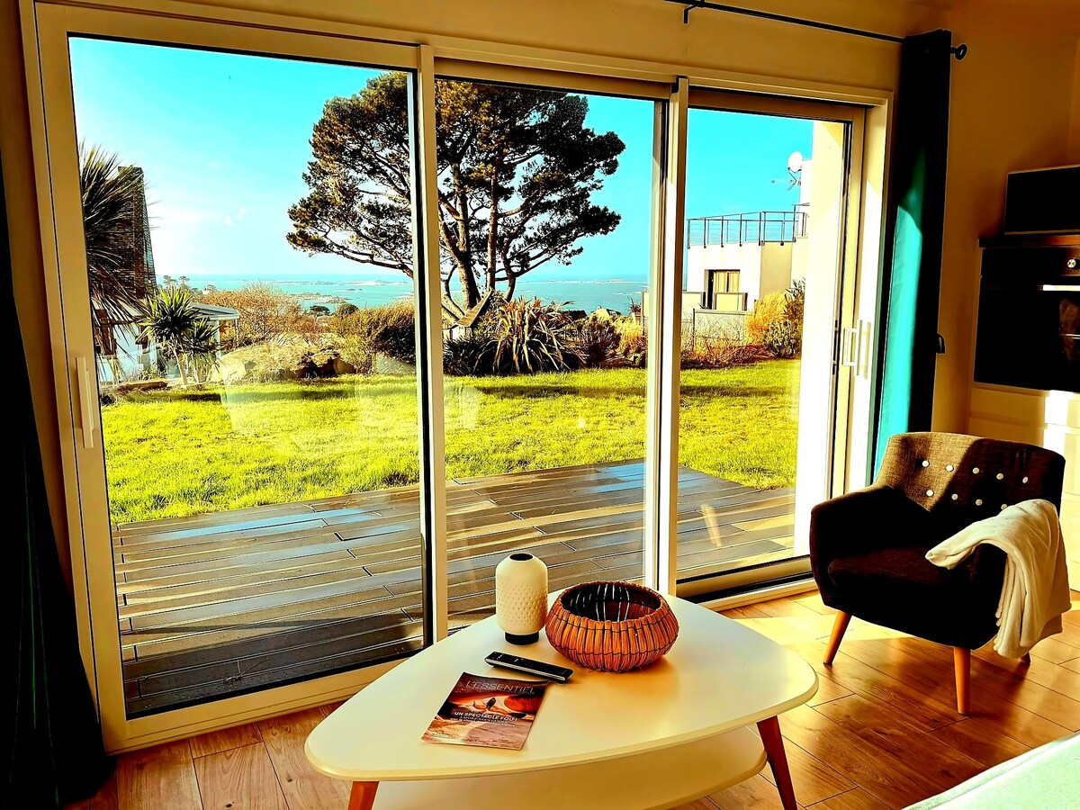 Top Airbnb: *New flat* with See view, 600Meters from Beach in Trébeurden