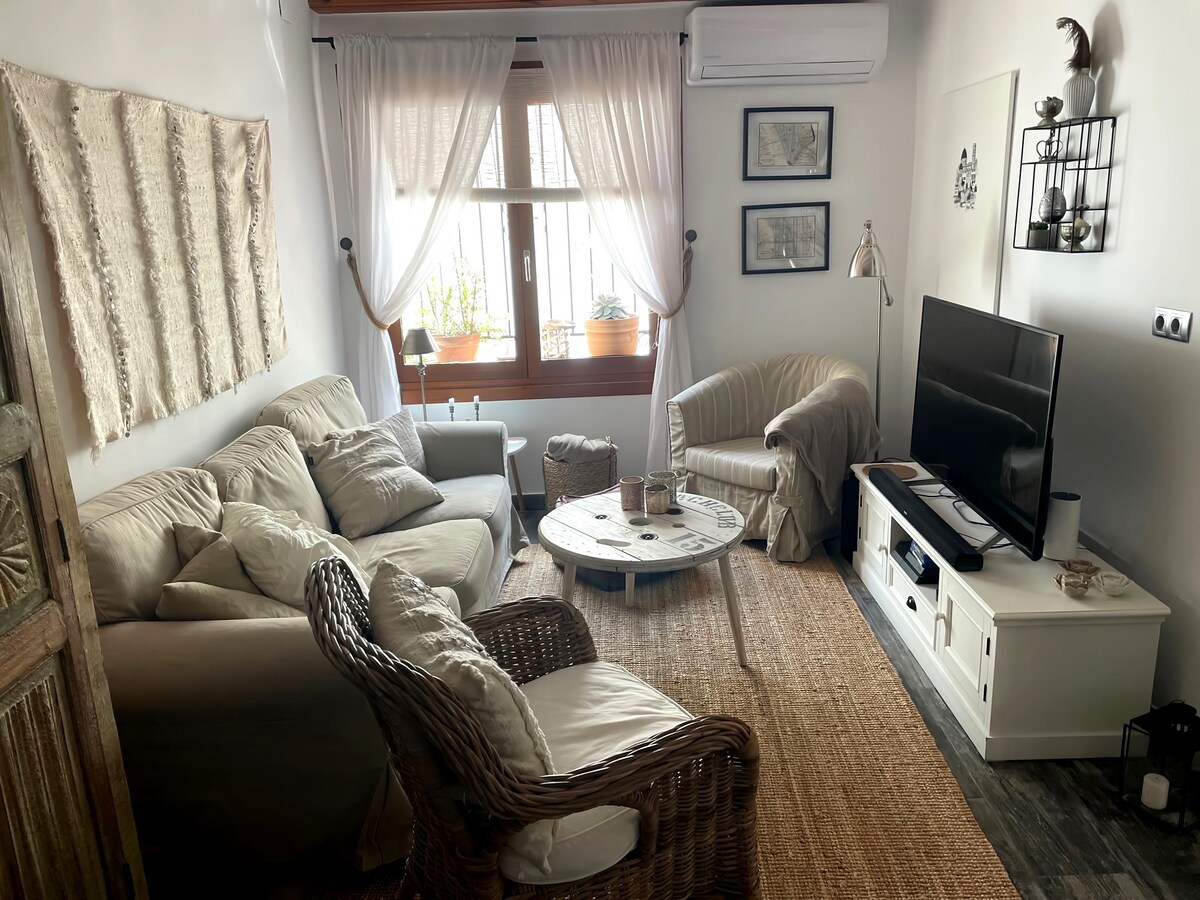 Anuncio de Airbnb popular: Cozy Townhouse in Altea Old Town en Altea