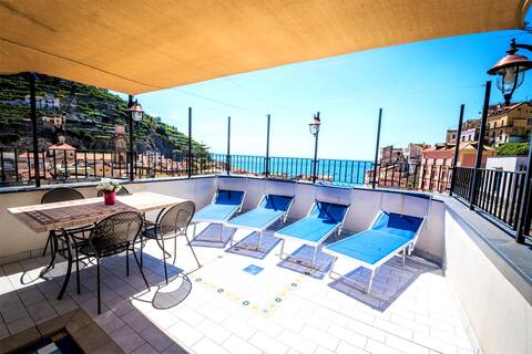 Vacation Home w/ Solarium and 200 Meters to Beach!