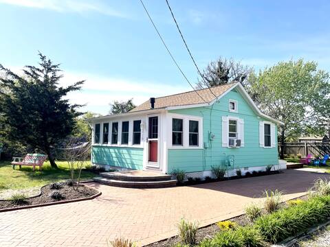 Brainard Beach Cottage (Ocean front cozy cottage)