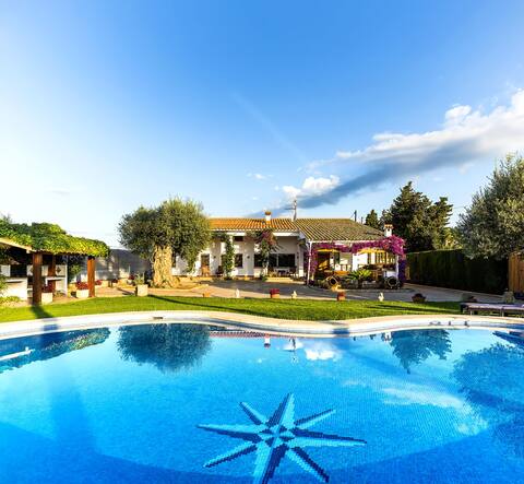 Beachside villa with private pool and wi-fi