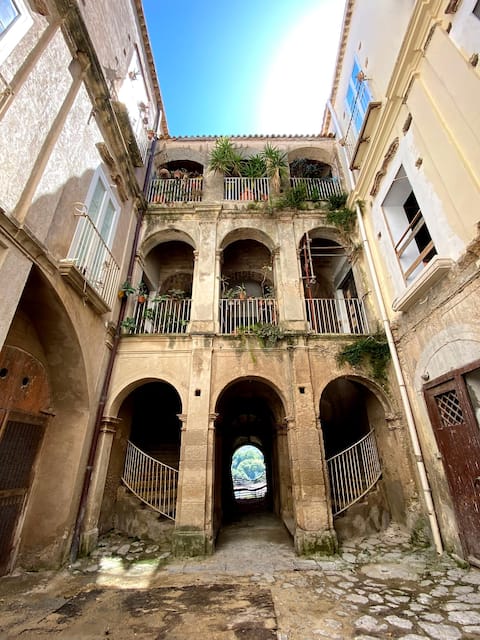 Green room Historic Center