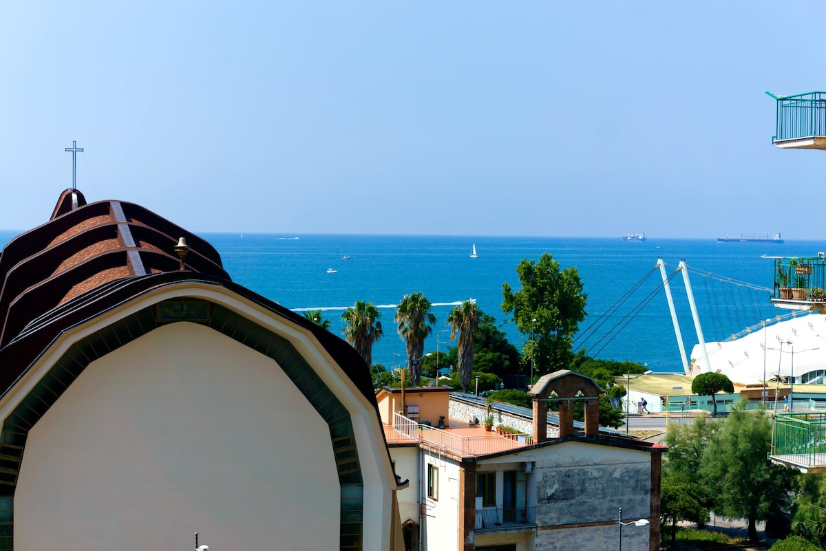 Top Airbnb: Neverending Sea Luxury Apartment in Salerno center in Salerno