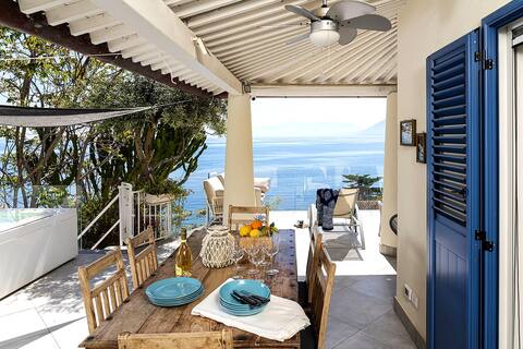 Casa Mamà private and direct access to the sea