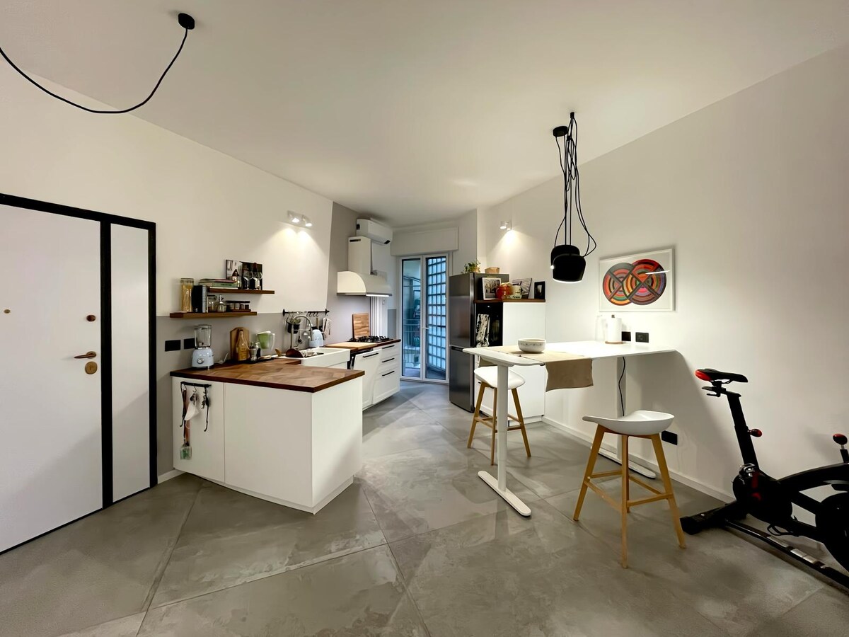 Annuncio Airbnb popolare: Designer Studio in the Heart of Bologna a Bologna