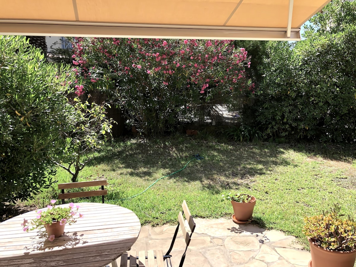 Anuncio de Airbnb popular: Casita Tarragona downtown, next to the beach en Tarragona