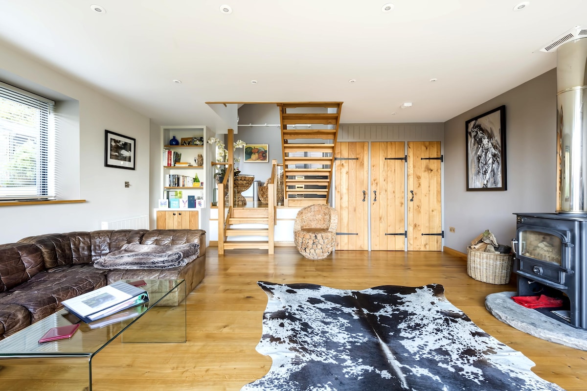 Successful Airbnb property: Surrounded by woodland 10mins from Bristol Airport in Somerset