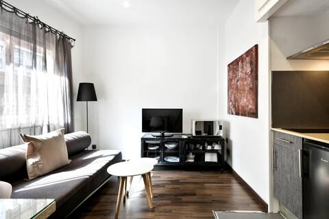 Anuncio de Airbnb popular: Large Studio en Sant Gervasi Galvany
