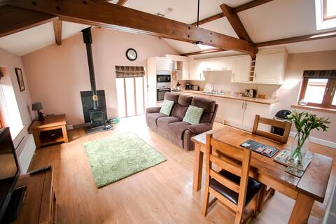 Pip's Hideaway - Charming Cottage - Pet Friendly