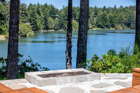 Stunning Private Hideaway W/Water Views and Access