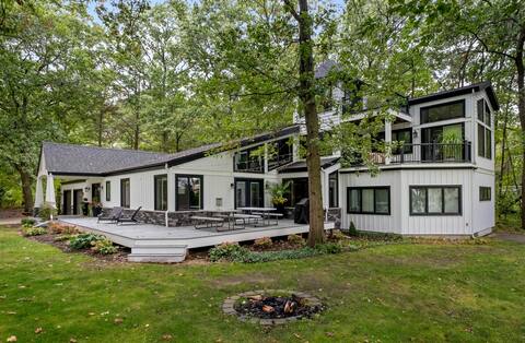 Spacious Home on Large Lot Near Lake Michigan