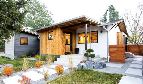 Stunning Mountain Modern Luxury Home- Near Town!