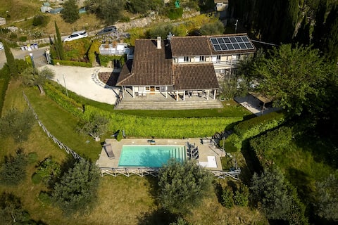 Amazing villa lakeside view