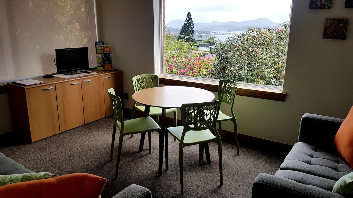 Popular Airbnb listing: Bella Vista Sandy Bay in Sandy Bay