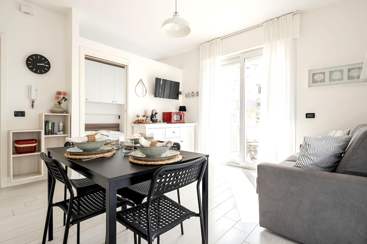 Top performing Airbnb: [Oh Jes(olo)! 25], Beachfront, for 4, WIFI ★★★★★ in Jesolo