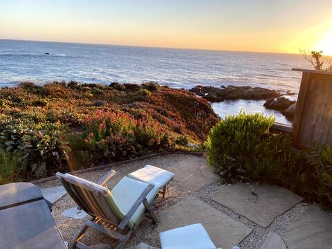 Oceanfront, Private Cove, Walk to Beach.