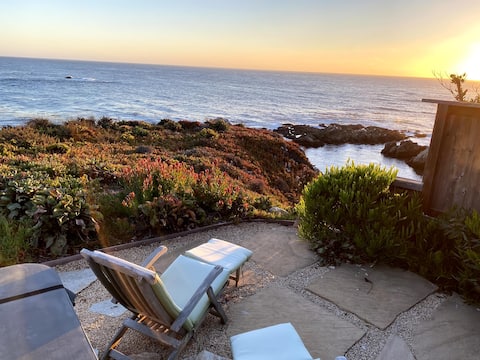 Oceanfront, Private Cove, Walk to Beach.