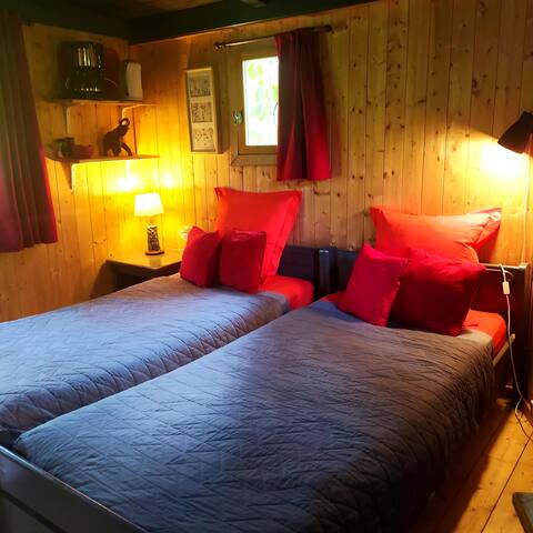 ETAPEBOISEE CHERRY HUT